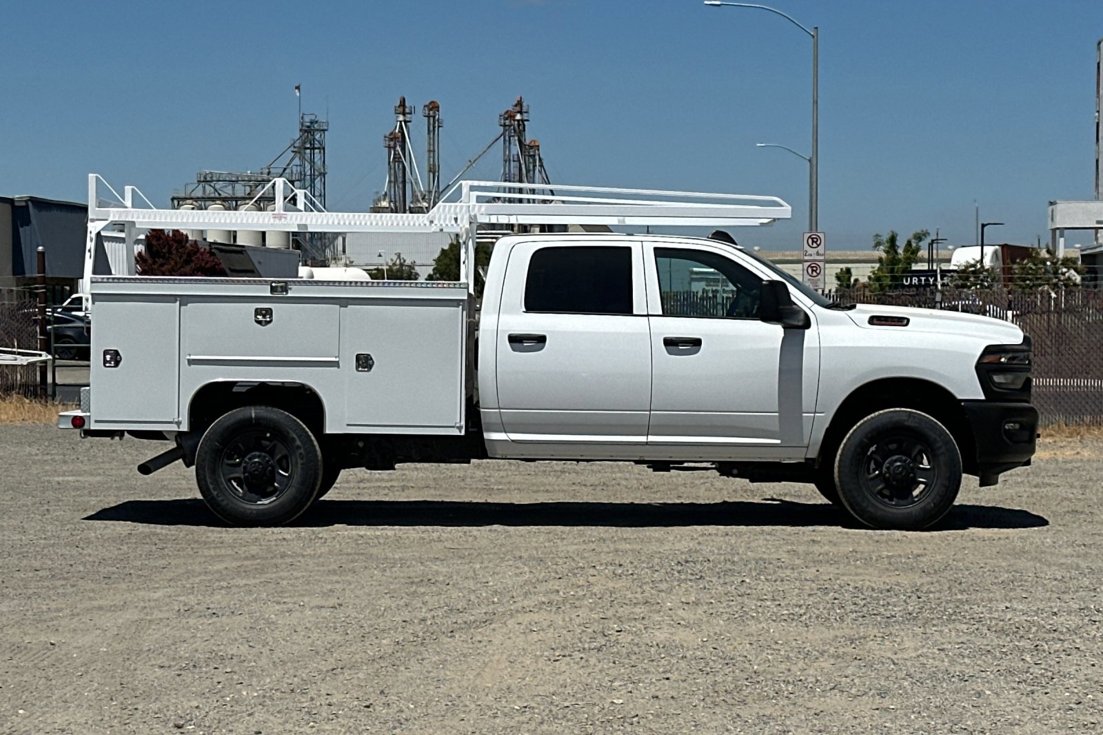 2025 Ram 2500 Tradesman photo 2