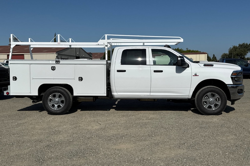 New 2025 Ram 3500 Chassis Cab 3500 TRADESMAN CREW CAB CHASSIS 4X2 60' CA Pickup