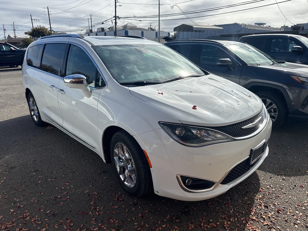Certified 2018 Chrysler Pacifica Limited Minivan/Van