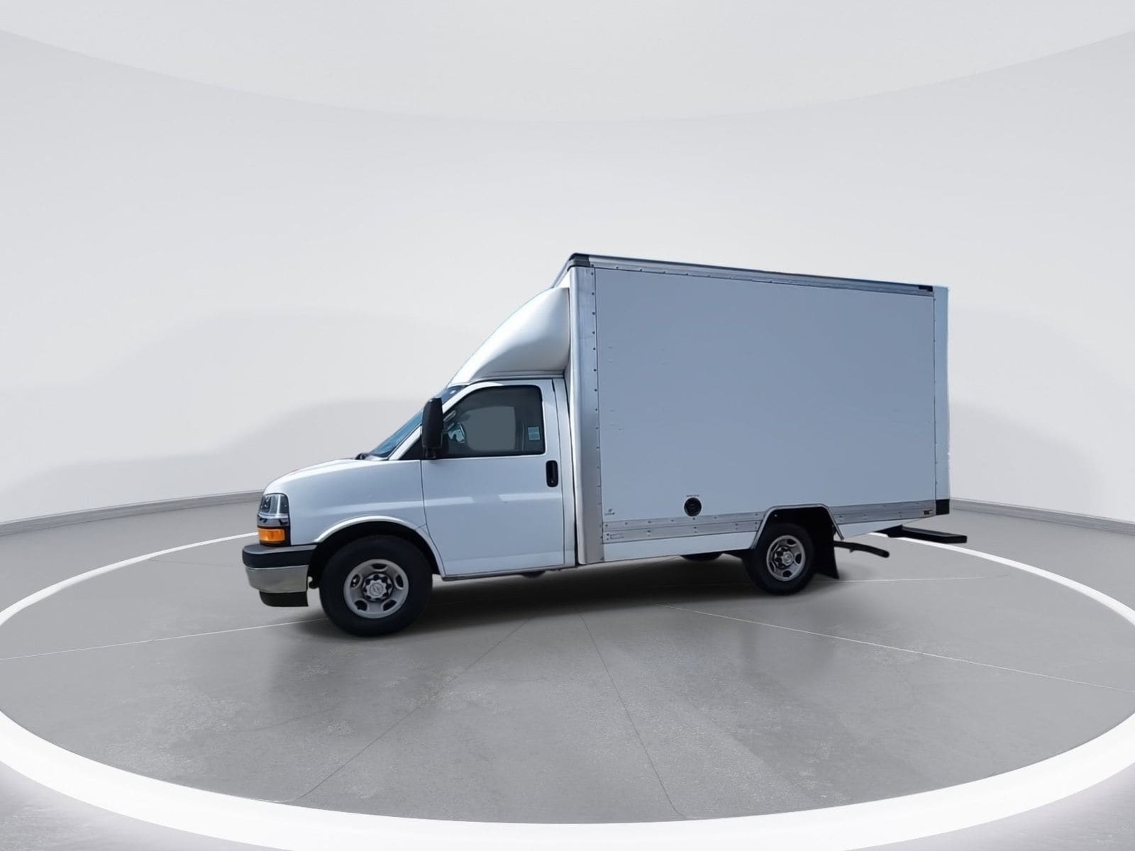 2017 Chevrolet Express 3500 Work Van Cutaway photo 5