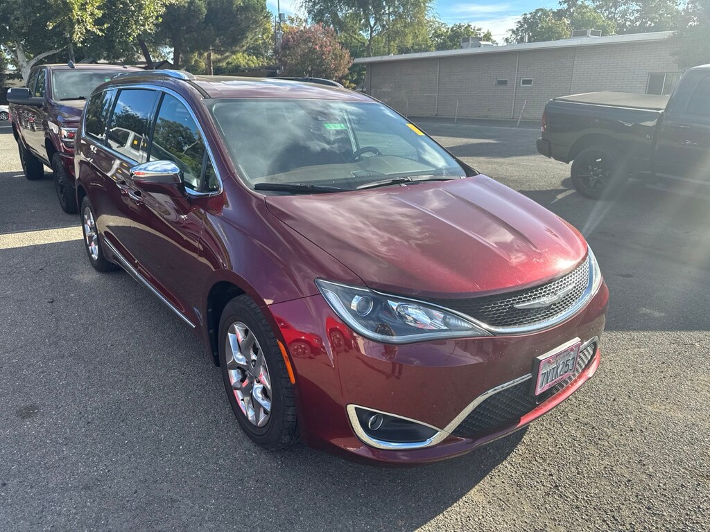 Certified 2017 Chrysler Pacifica Limited Minivan/Van