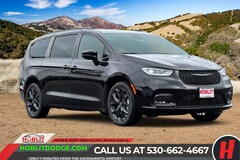 2026 Chrysler Pacifica LIMITED AWD Passenger Van