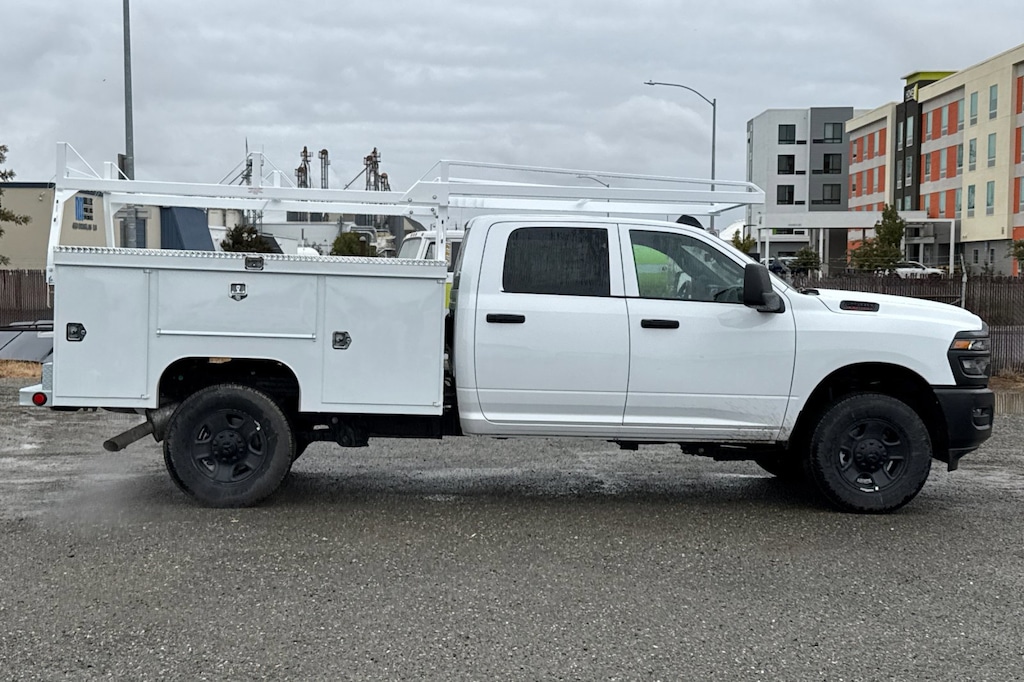 New 2026 Ram 2500 TRADESMAN CREW CAB 4X4 8' BOX Pickup