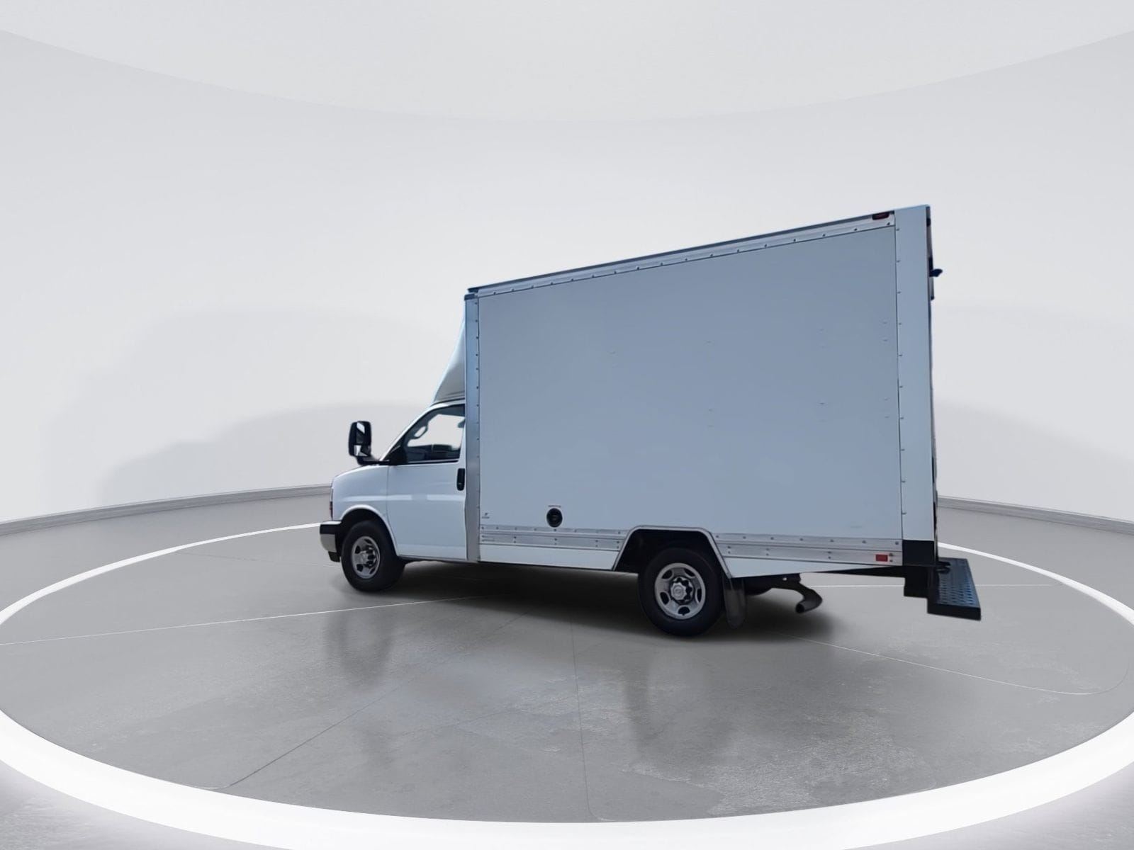 2017 Chevrolet Express 3500 Work Van Cutaway photo 6