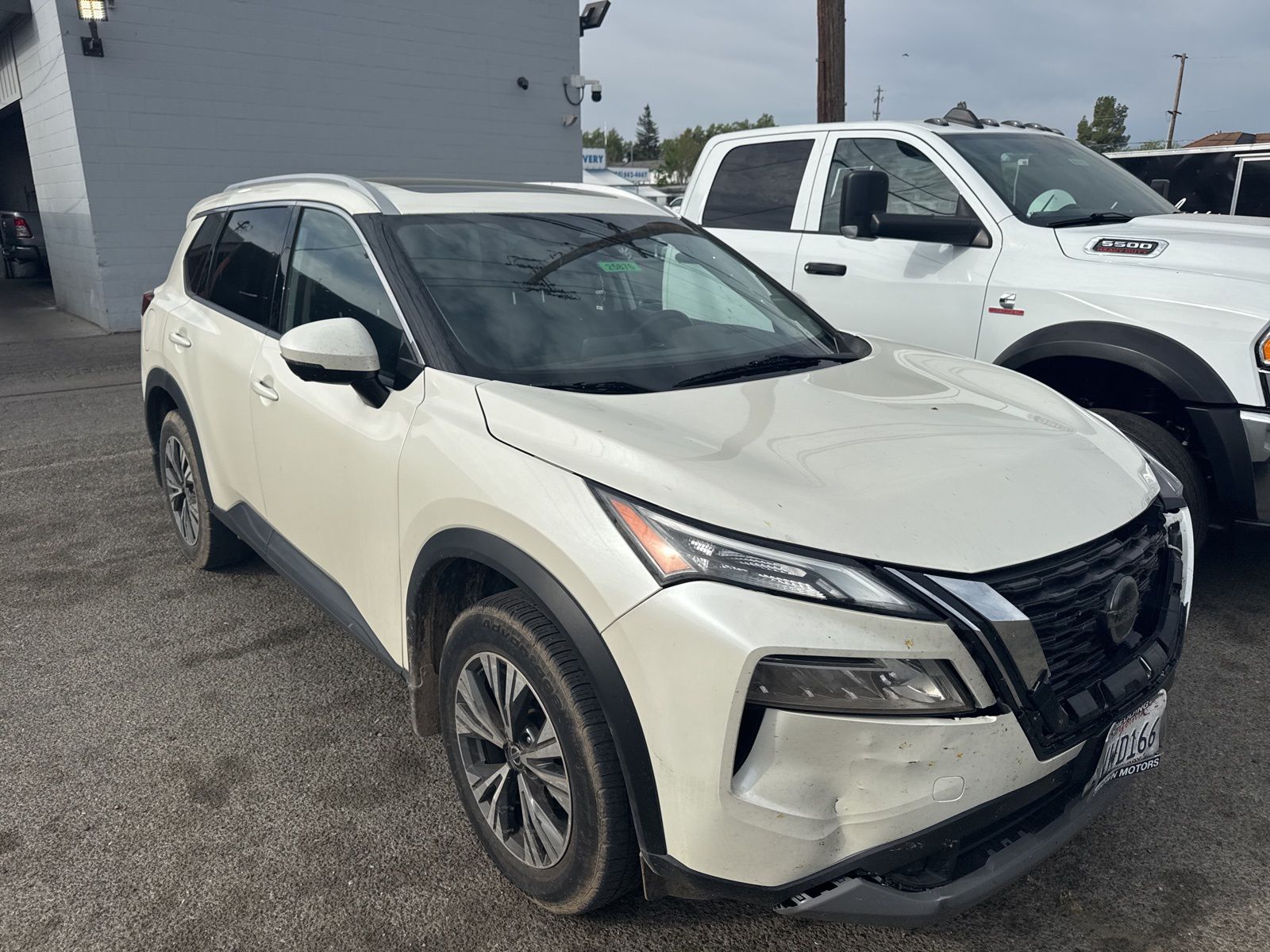 2021 Nissan Rogue SV photo 4