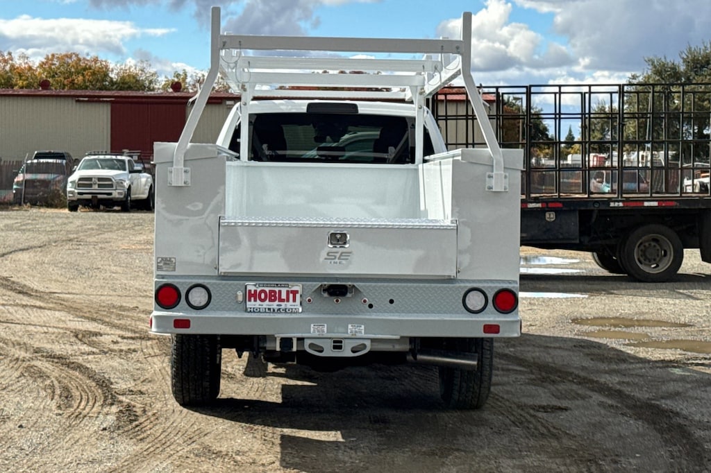 New 2026 Ram 3500 Chassis Cab 3500 TRADESMAN CREW CAB CHASSIS 4X4 60' CA Pickup