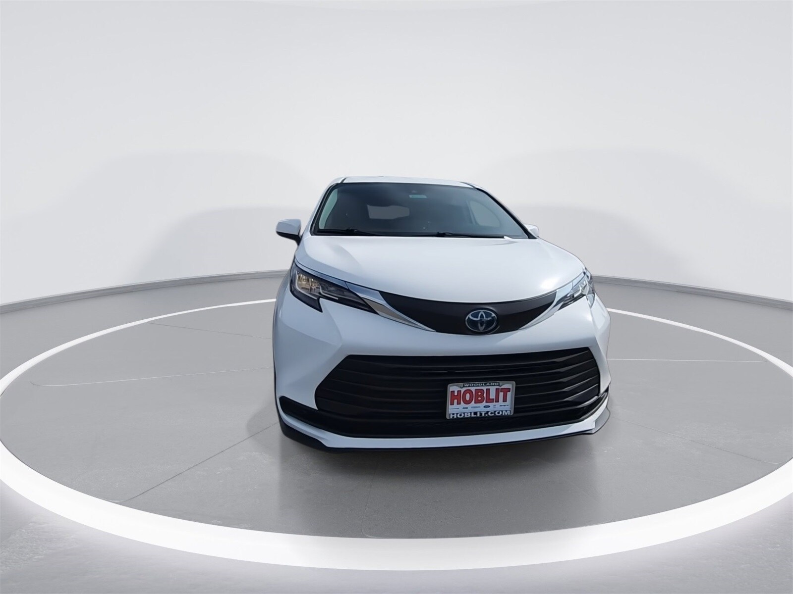 2022 Toyota Sienna LE photo 3