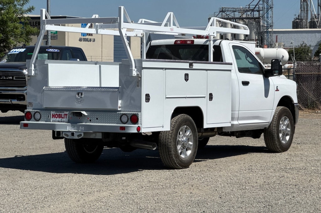 New 2025 Ram 3500 Chassis Cab 3500 TRADESMAN CHASSIS REGULAR CAB 4X2 60' CA Pickup