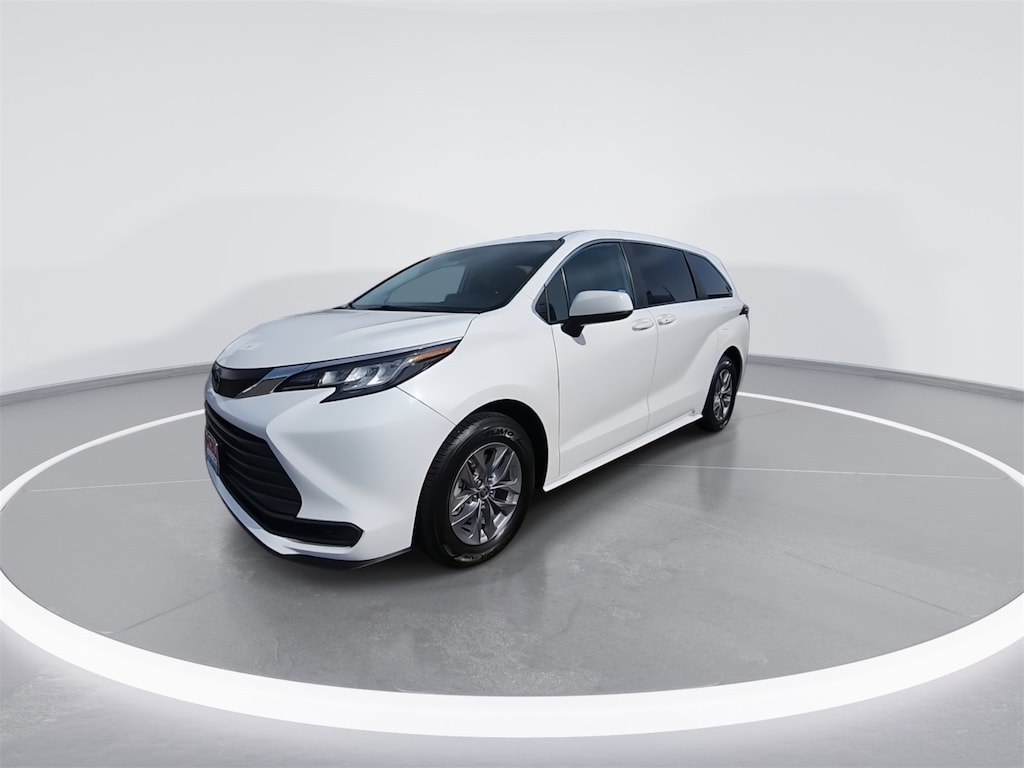 Certified 2022 Toyota Sienna LE 8 Passenger Minivan/Van