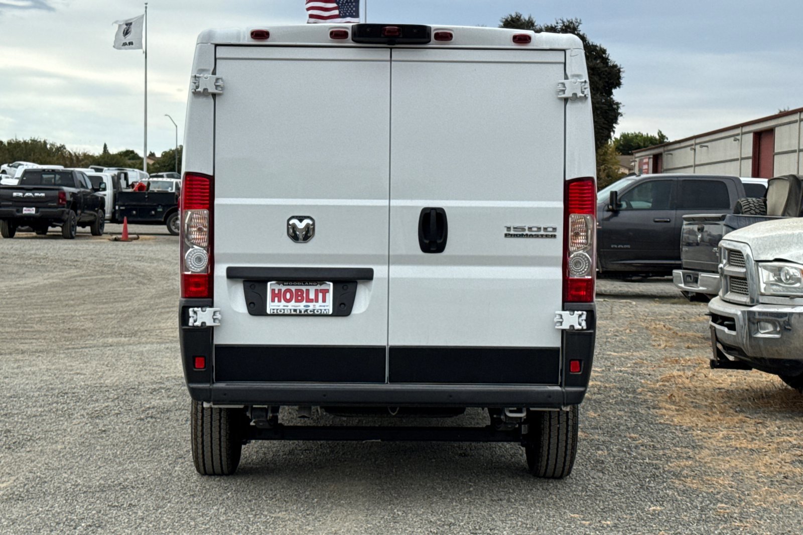2025 Ram ProMaster 1500 SLT Cargo Van photo 3