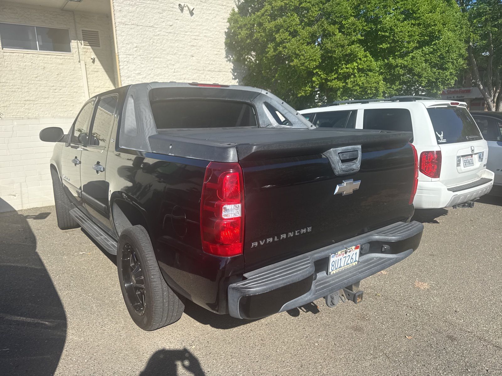 2008 Chevrolet Avalanche 1500 LS photo 2