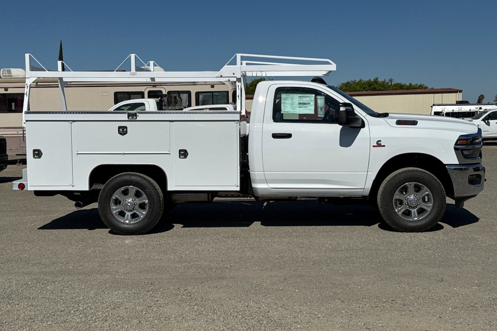 New 2025 Ram 3500 Chassis Cab 3500 TRADESMAN CHASSIS REGULAR CAB 4X4 60' CA Pickup