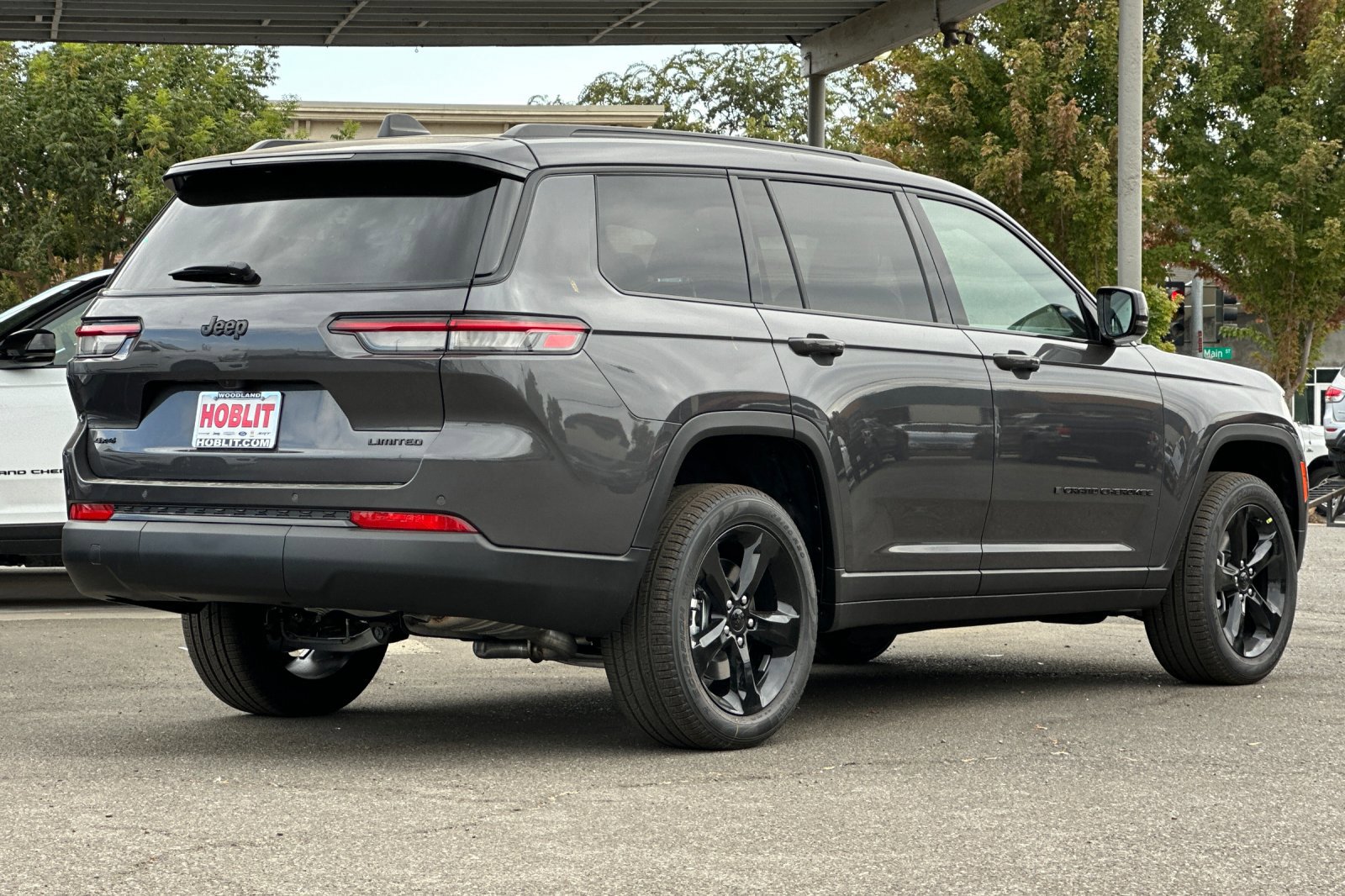 2025 Jeep Grand Cherokee Limited photo 2