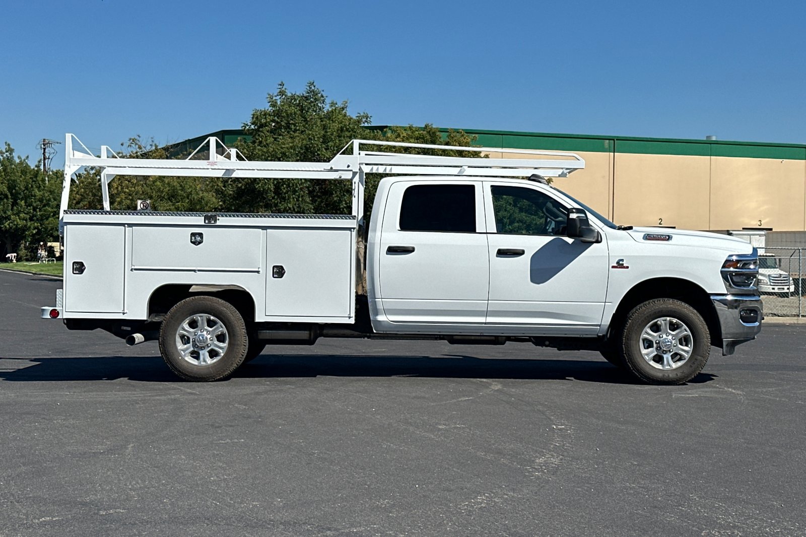 2025 Ram 3500 Tradesman photo 2