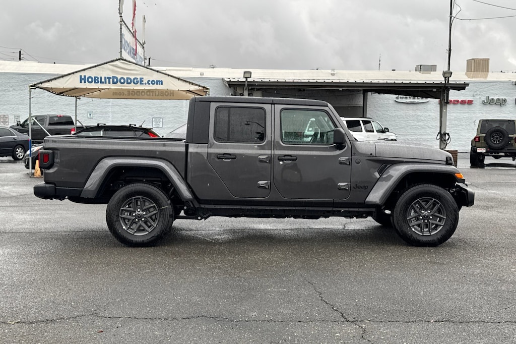 New 2025 Jeep Gladiator SPORT S 4X4 Pickup