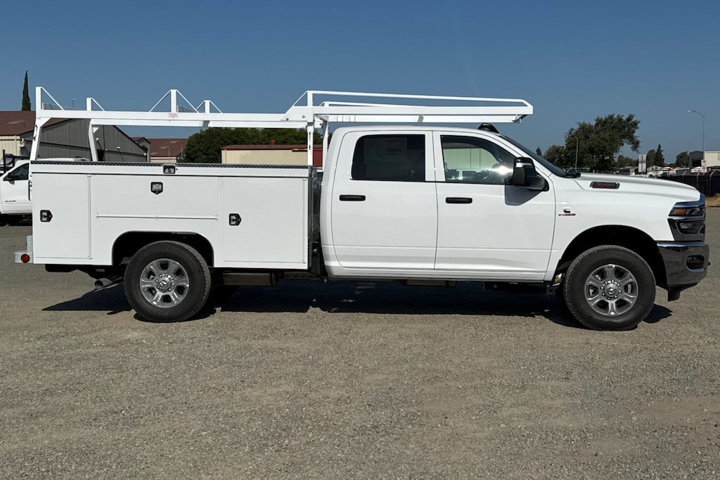 New 2025 Ram 3500 Chassis Cab 3500 TRADESMAN CREW CAB CHASSIS 4X2 60' CA Pickup