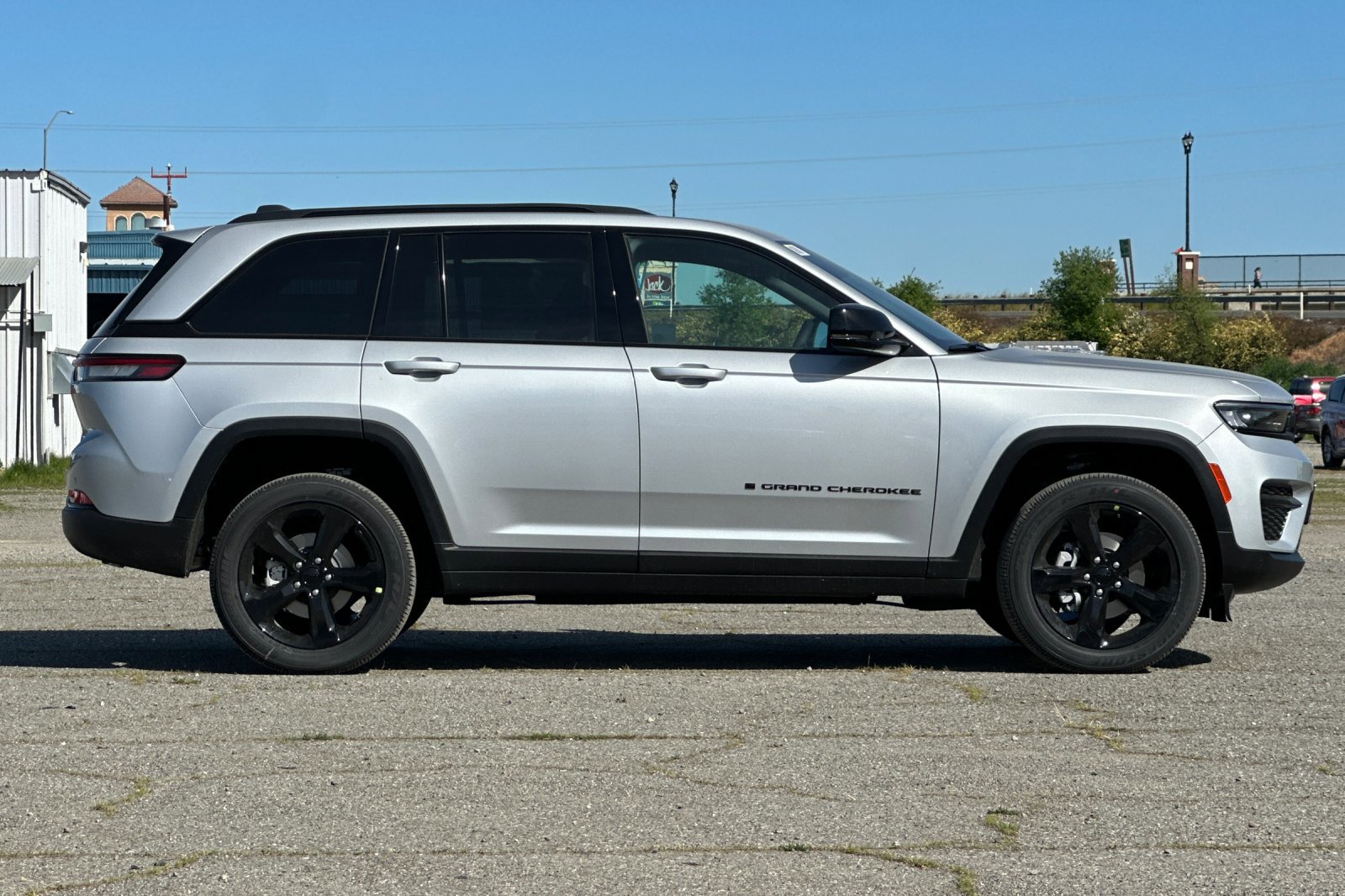 2025 Jeep Grand Cherokee Altitude photo 3