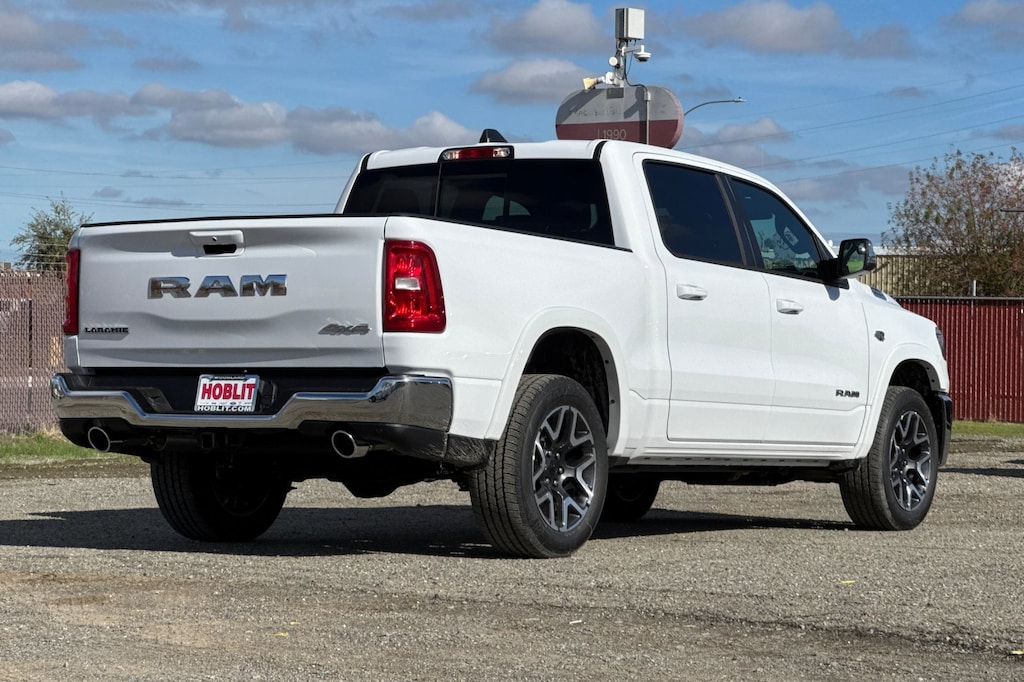 New 2026 Ram 1500 LARAMIE CREW CAB 4X4 5'7 BOX Pickup