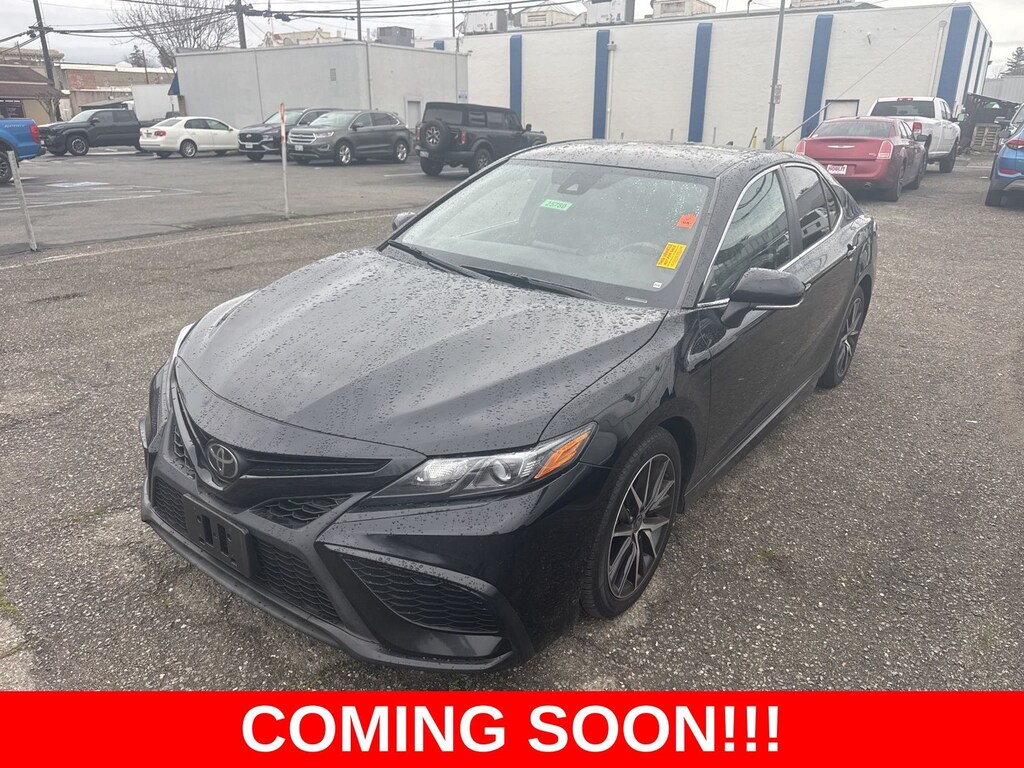 Used 2023 Toyota Camry SE Sedan