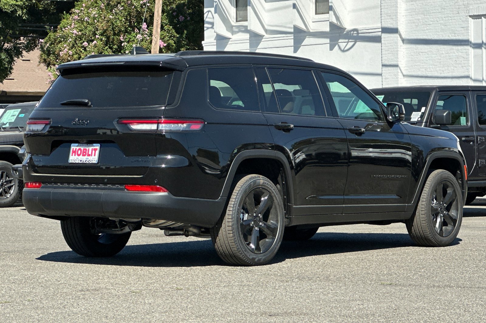 2025 Jeep Grand Cherokee Limited photo 2
