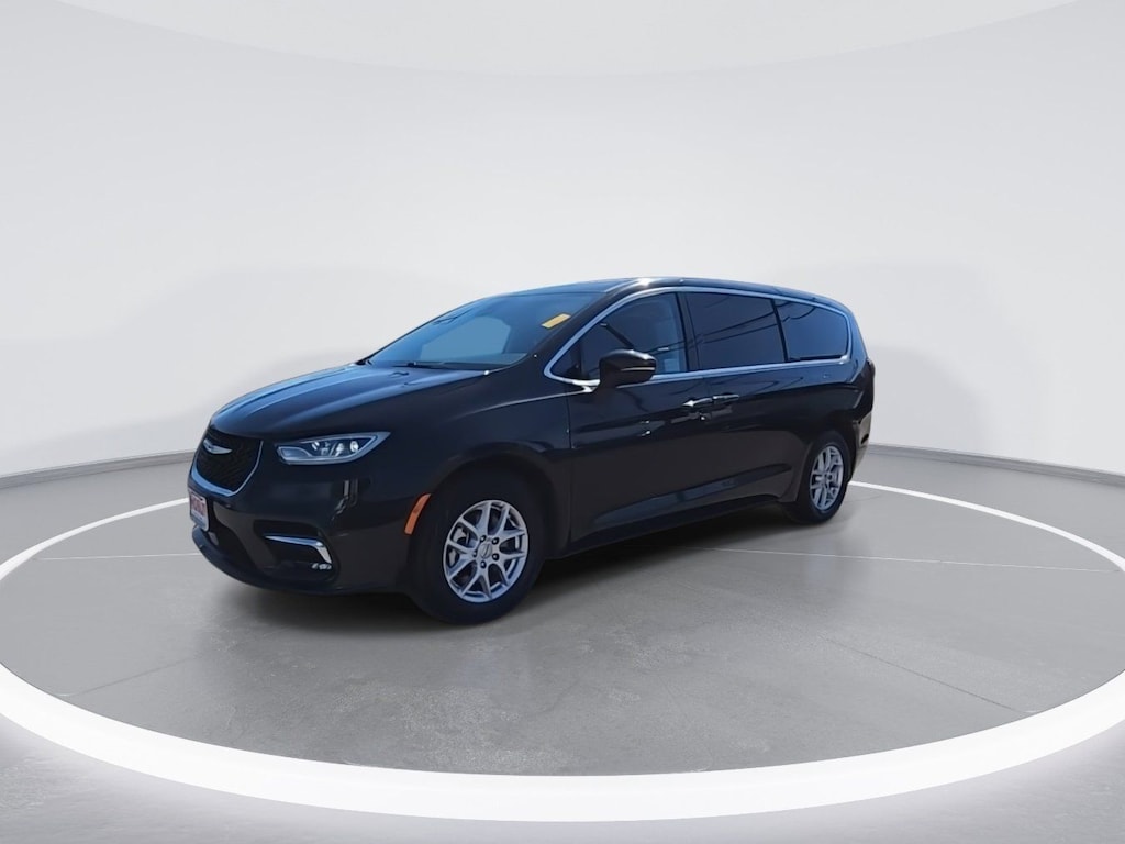 Certified 2023 Chrysler Pacifica Touring L Minivan/Van