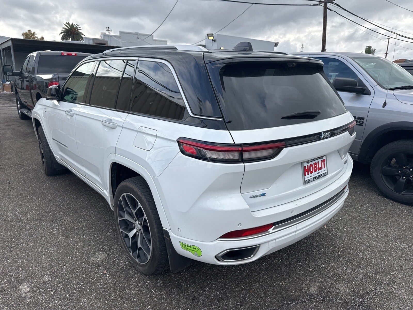 2023 Jeep Grand Cherokee Summit Reserve 4xe photo 2