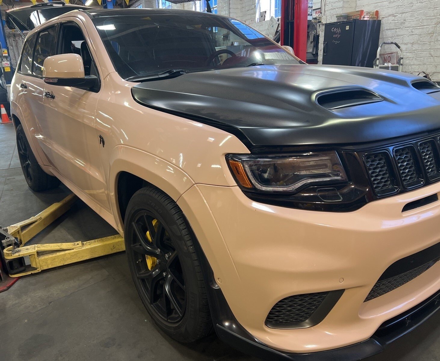 2019 Jeep Grand Cherokee Trackhawk photo 4