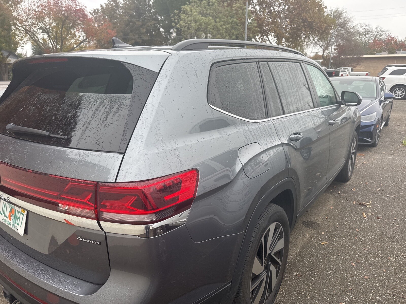 2024 Volkswagen Atlas SE Technology photo 2