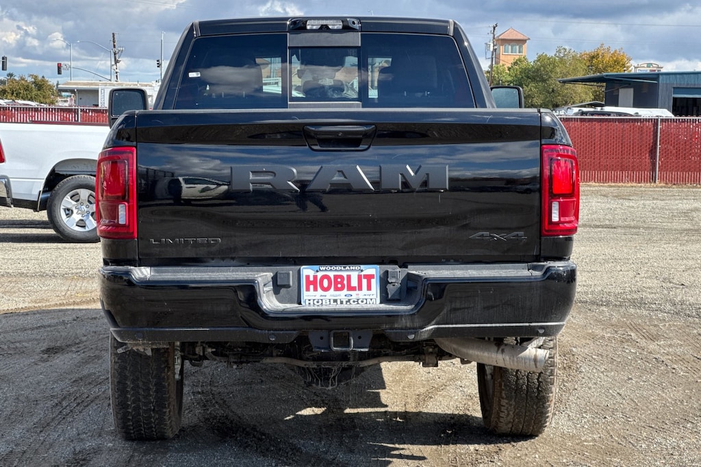 New 2026 Ram 2500 LIMITED CREW CAB 4X4 6'4 BOX Pickup