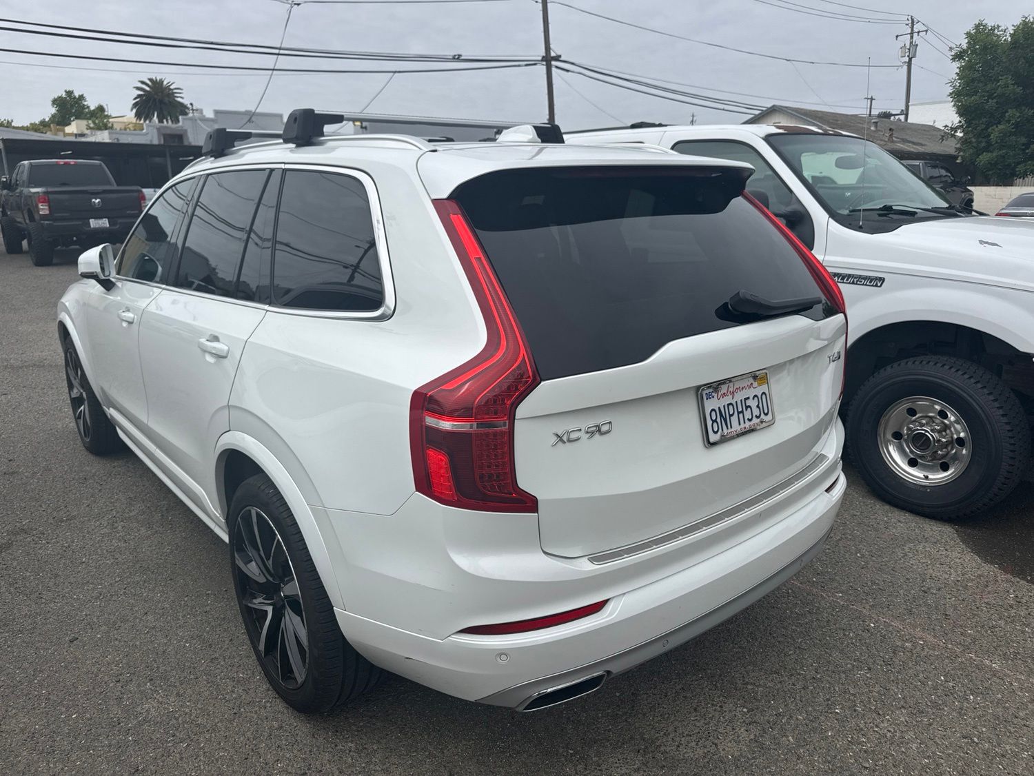 2020 Volvo XC90 T6 Momentum photo 2