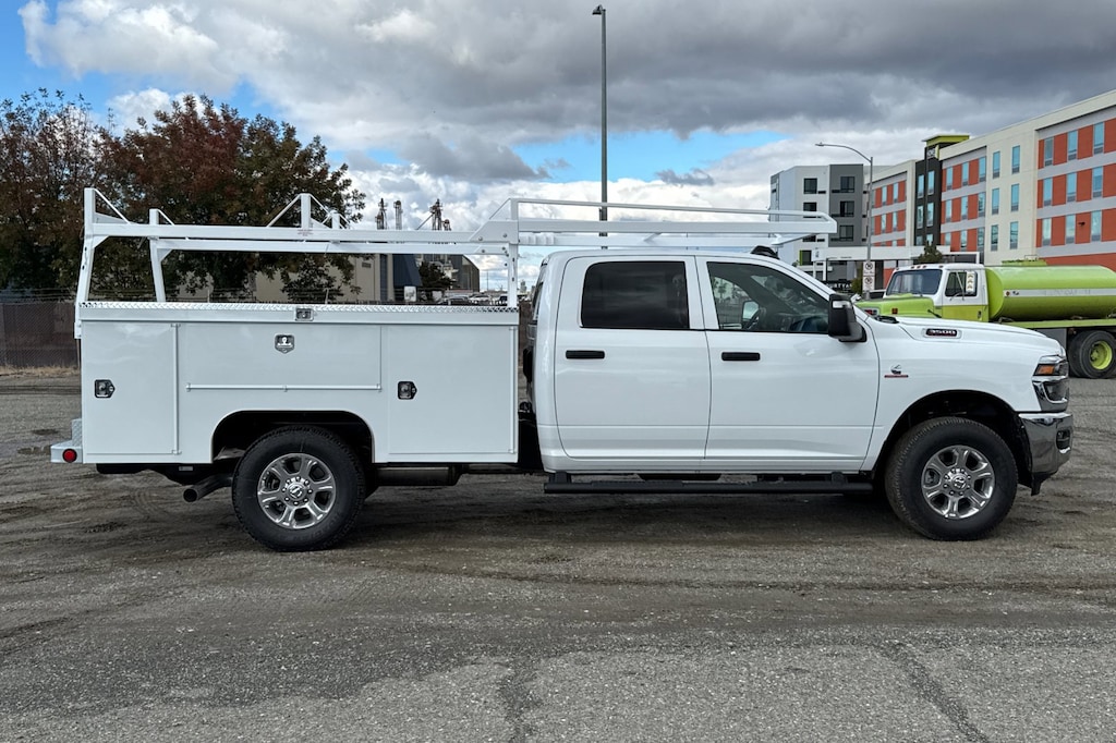 New 2026 Ram 3500 Chassis Cab 3500 TRADESMAN CREW CAB CHASSIS 4X4 60' CA Pickup