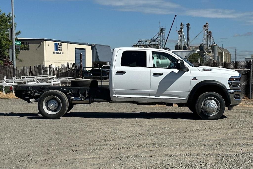 New 2025 Ram 5500 Chassis Cab 5500 TRADESMAN CHASSIS CREW CAB 4X4 60' CA Pickup