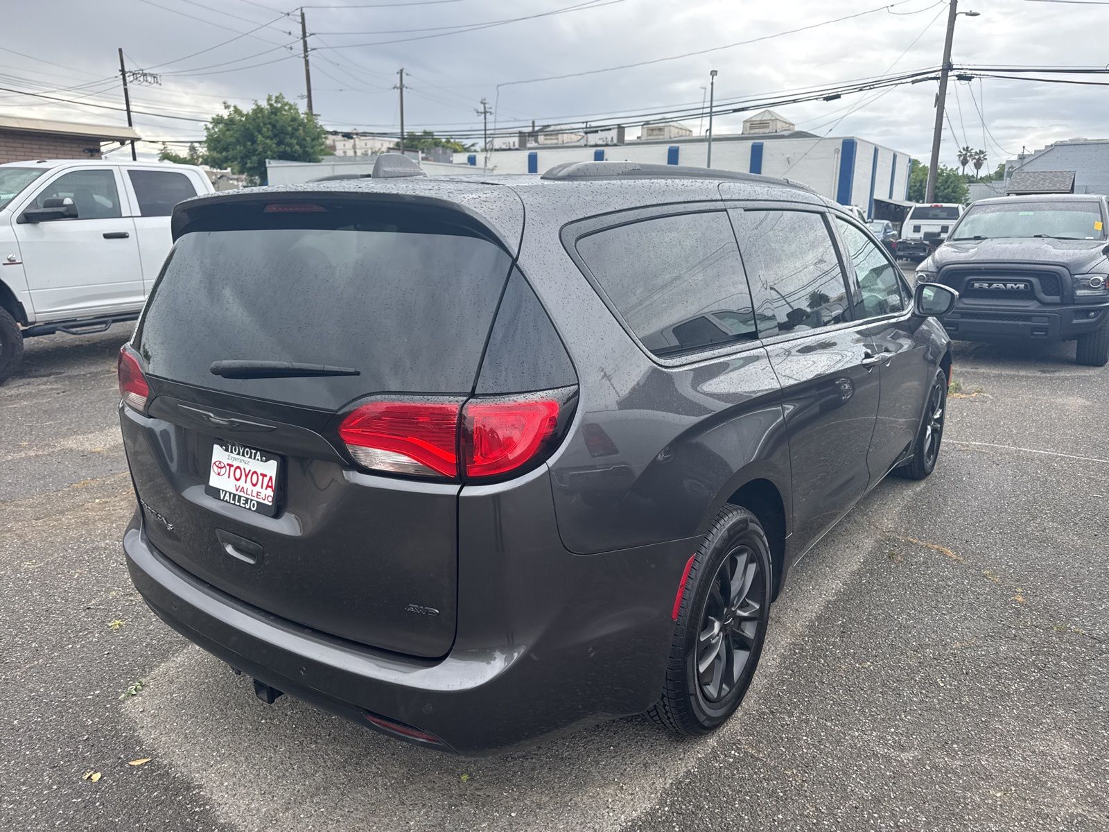 2020 Chrysler Pacifica Launch Edition photo 3