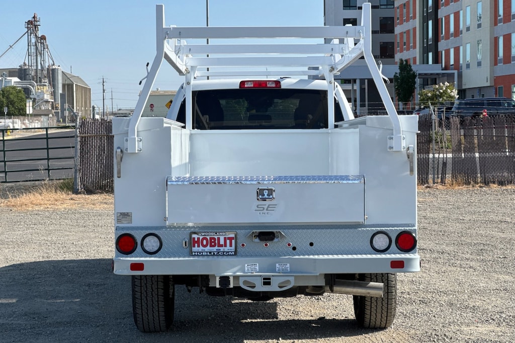 New 2025 Ram 3500 Chassis Cab 3500 TRADESMAN CREW CAB CHASSIS 4X2 60' CA Pickup