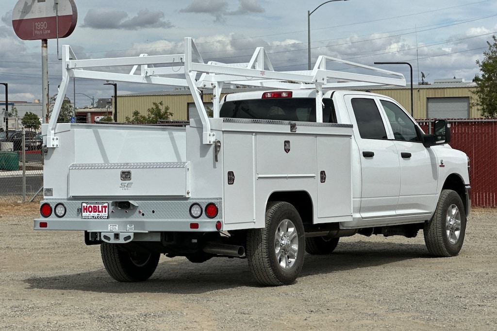 New 2025 Ram 3500 Chassis Cab 3500 TRADESMAN CREW CAB CHASSIS 4X4 60' CA Pickup