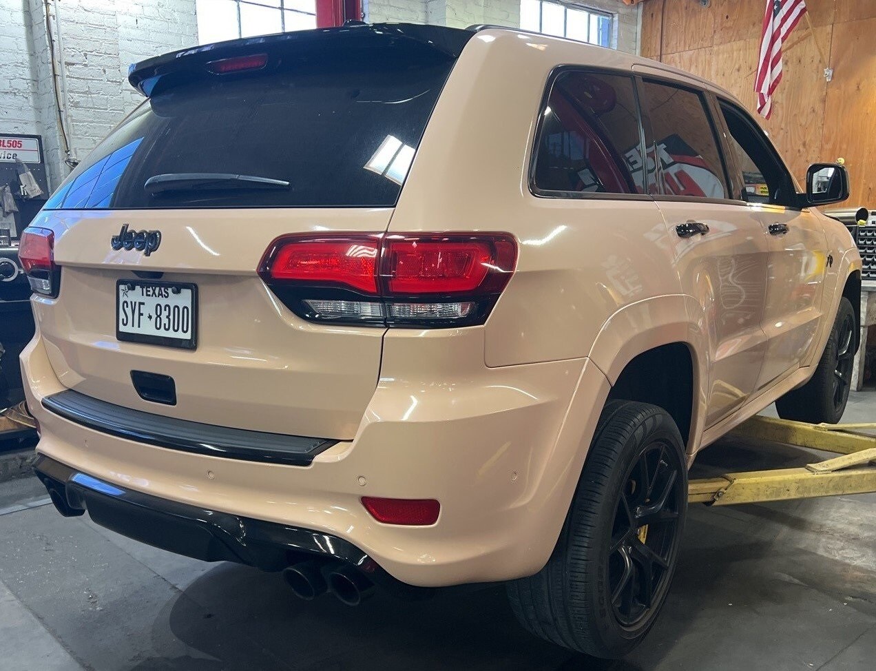 2019 Jeep Grand Cherokee Trackhawk photo 3