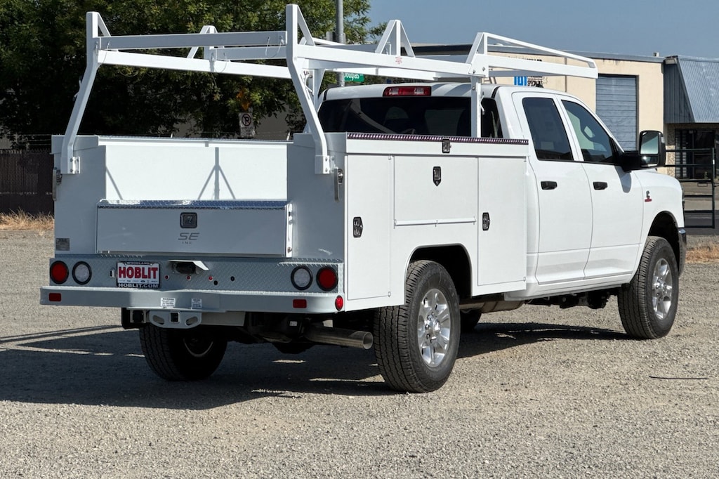 New 2025 Ram 3500 Chassis Cab 3500 TRADESMAN CREW CAB CHASSIS 4X2 60' CA Pickup