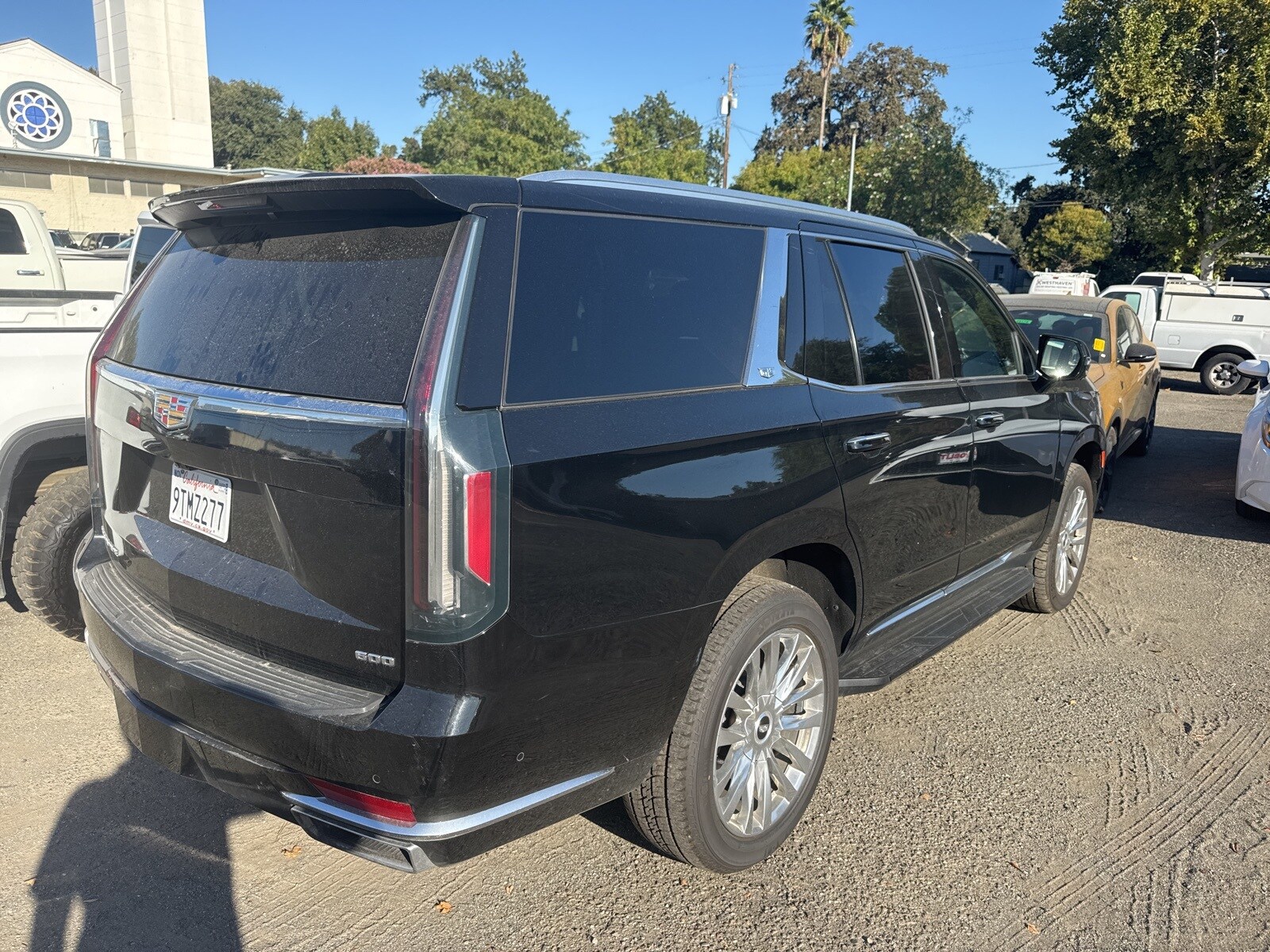 2023 Cadillac Escalade Premium Luxury photo 2