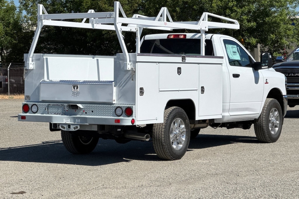 New 2025 Ram 3500 Chassis Cab 3500 TRADESMAN CHASSIS REGULAR CAB 4X4 60' CA Pickup