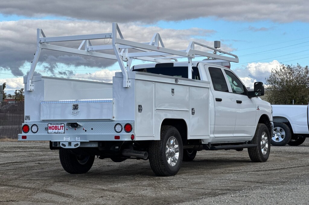 New 2026 Ram 3500 Chassis Cab 3500 TRADESMAN CREW CAB CHASSIS 4X4 60' CA Pickup