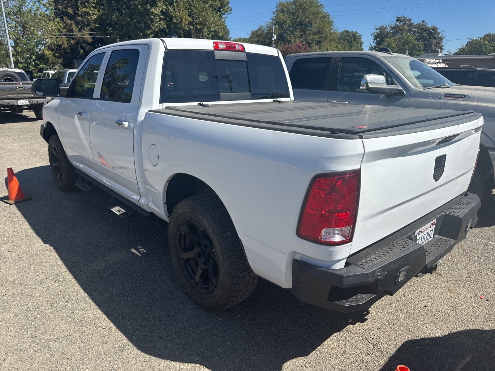2015 Ram 1500 SLT photo 2