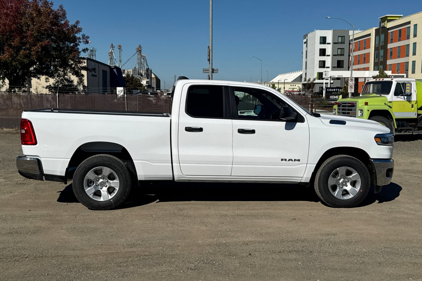 2025 Ram 1500 Tradesman photo 2