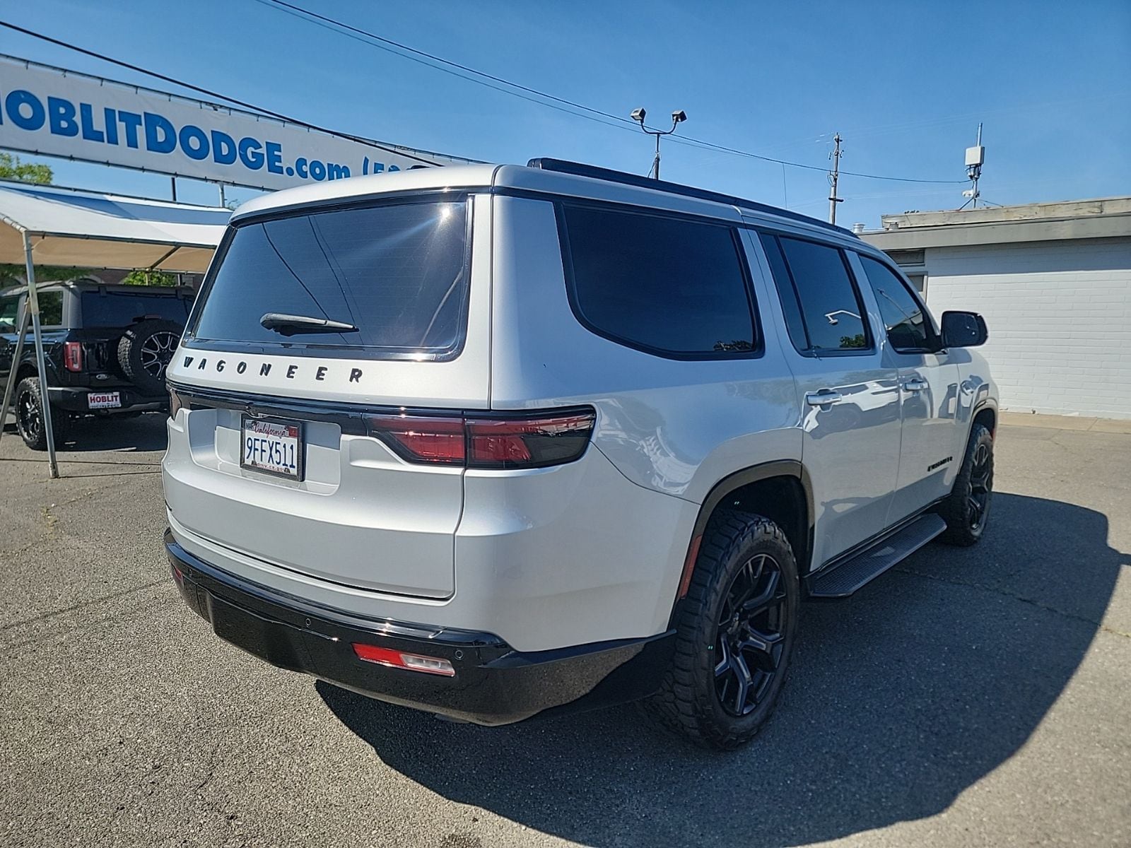2023 Jeep Wagoneer photo 2