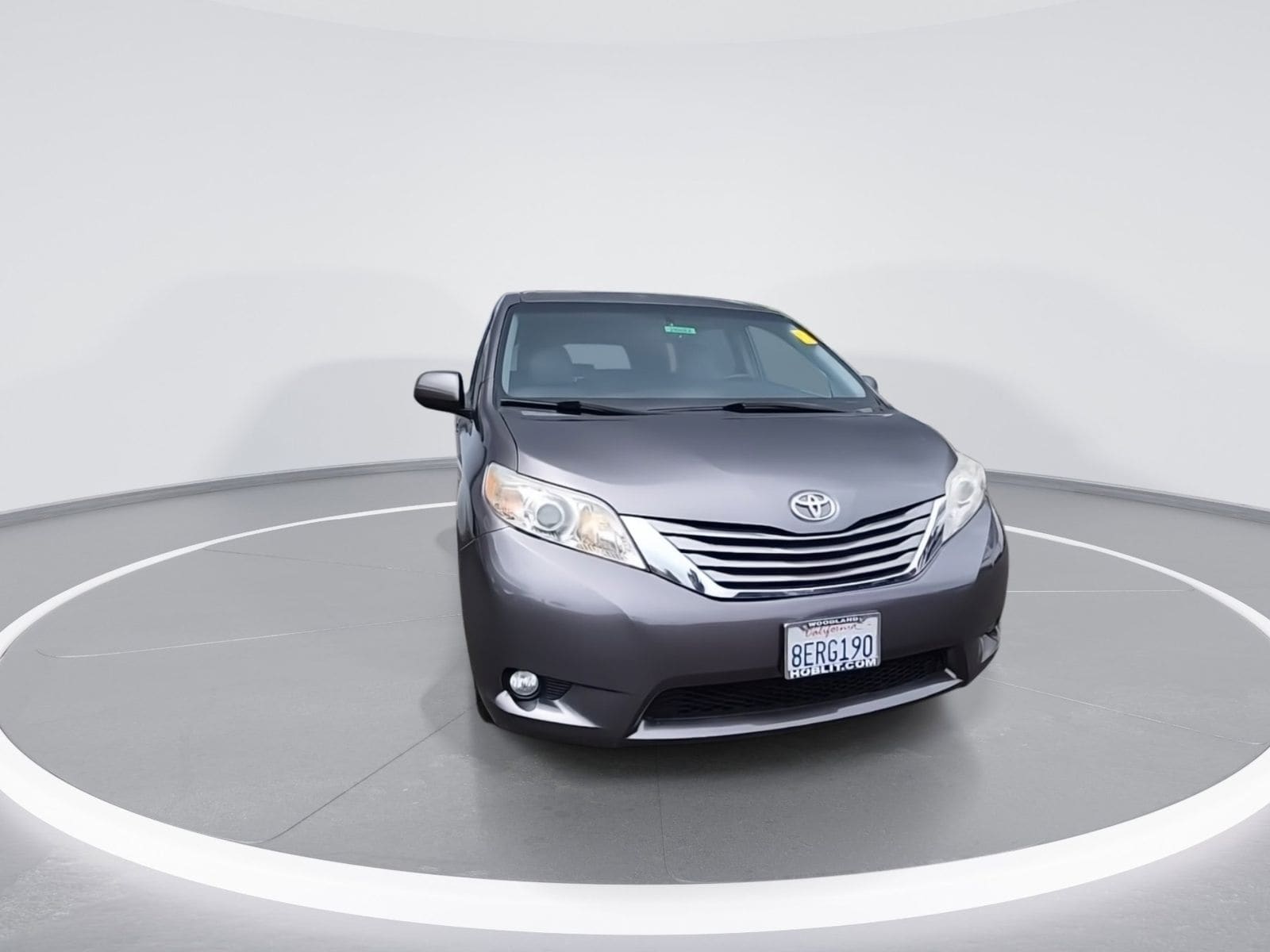 2015 Toyota Sienna XLE 8 Passenger photo 2