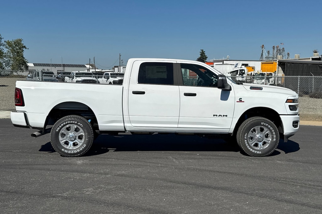 New 2026 Ram 2500 BIG HORN CREW CAB 4X4 6'4 BOX Pickup