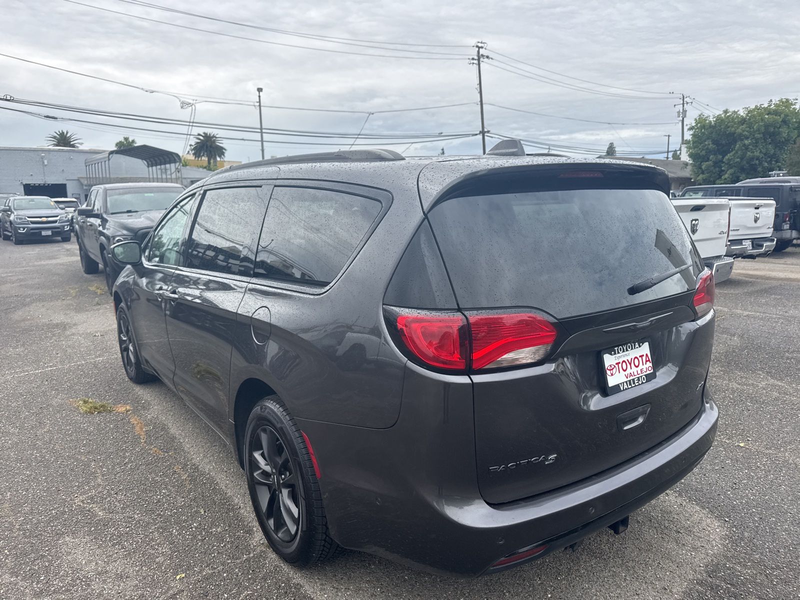 2020 Chrysler Pacifica Launch Edition photo 2