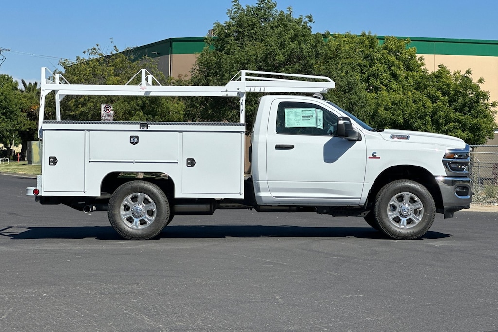 New 2025 Ram 3500 Chassis Cab 3500 TRADESMAN CHASSIS REGULAR CAB 4X2 60' CA Pickup