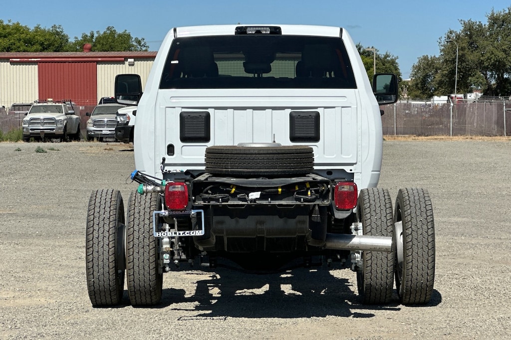 New 2025 Ram 5500 Chassis Cab 5500 TRADESMAN CHASSIS CREW CAB 4X4 60' CA Pickup