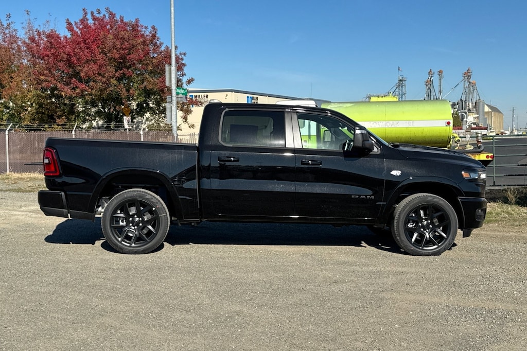 New 2026 Ram 1500 LARAMIE CREW CAB 4X4 5'7 BOX Pickup