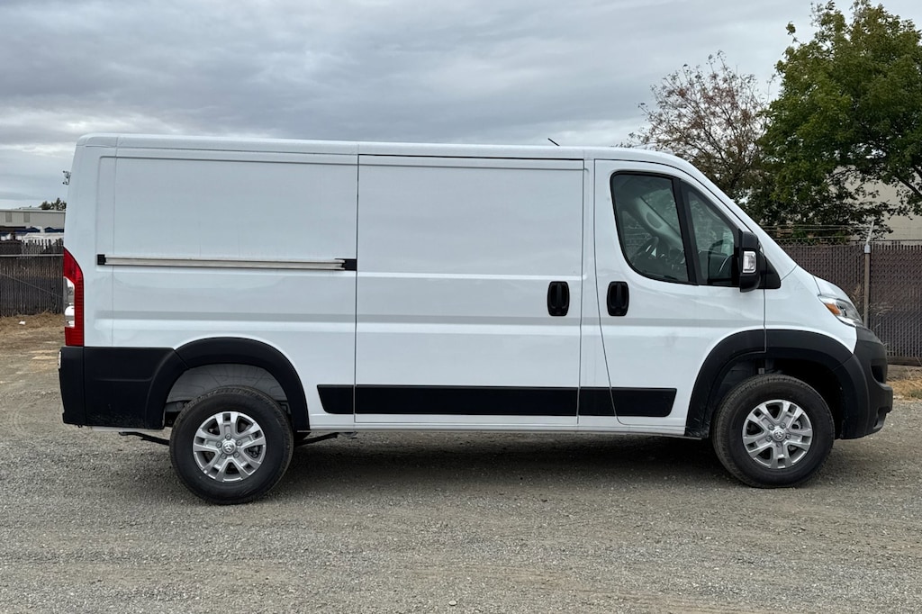 New 2025 Ram ProMaster PROMASTER 1500 SLT CARGO VAN LOW ROOF 136' WB Cargo Van
